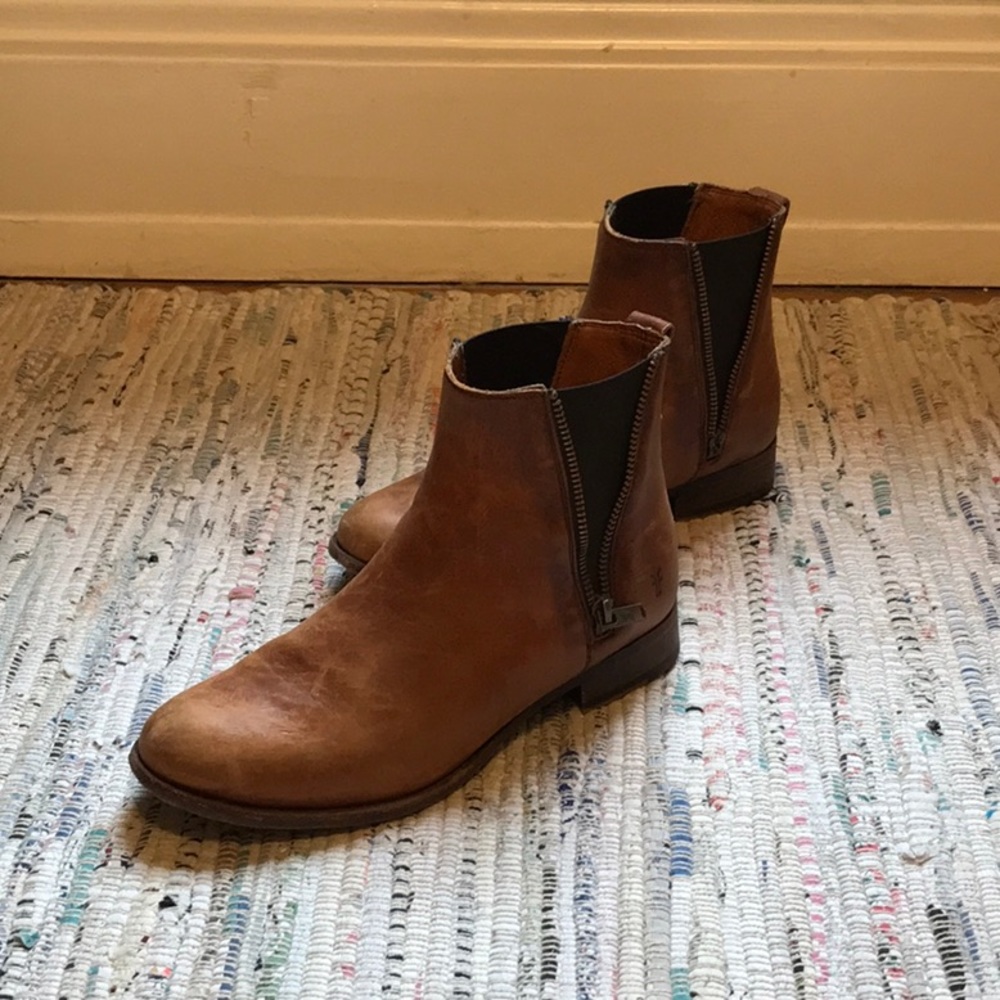 Frye boots - very gently used!